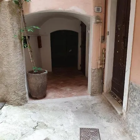 La Casetta Della Rina ليريسي